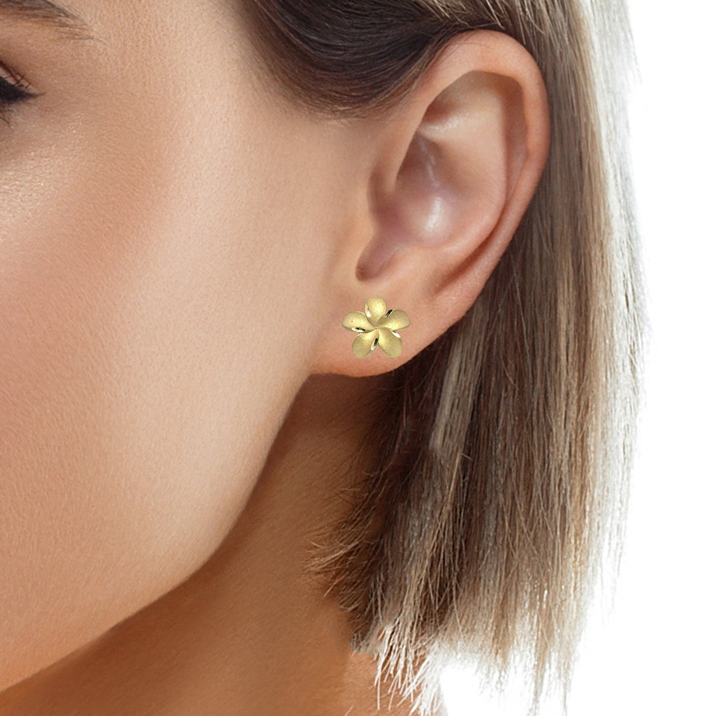 10K gold hibiscus stud earrings by Solomon Jeweler featuring satin petals and diamond-cut highlights