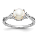 14K white gold pearl and diamond ring featuring elegant design, showcasing lustrous pearl and sparkling diamonds.
