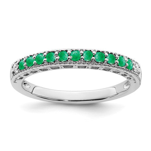 14k white gold emerald and diamond ring featuring a central emerald gemstone surrounded by sparkling diamonds.