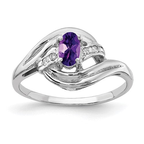 14k white gold amethyst and diamond ring featuring a central purple gemstone and sparkling side diamonds.