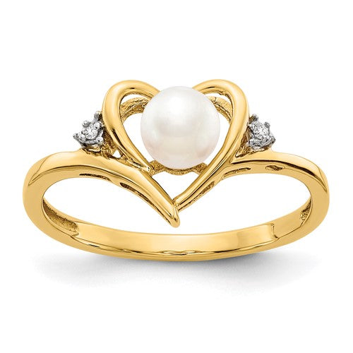 14k white gold cultured pearl and diamond heart ring, elegant jewelry piece featuring a pearl centerpiece with diamond accents.
