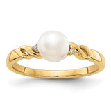 14k white gold cultured pearl and diamond twist ring, elegant jewelry piece with sparkling stones and intricate design.