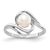 14k white gold cultured pearl ring with a 5.5mm freshwater pearl, elegant jewelry piece featuring a classic design.