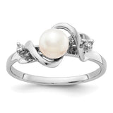 14k white gold ring featuring a 5.5mm cultured pearl and accented with AA diamonds, elegant jewelry by Solomon Jewelers