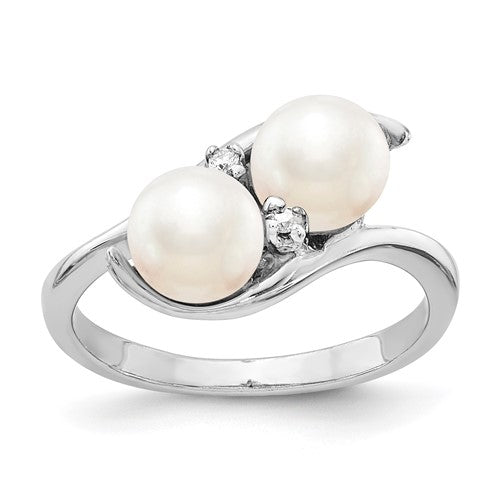 14k white gold ring with 6mm black freshwater cultured pearl and VS diamonds, elegant jewelry by Solomon Jewelers.