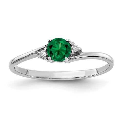 14k white gold diamond ring with a 4mm Mount St. Helens AA diamond, featuring elegant jewelry design.